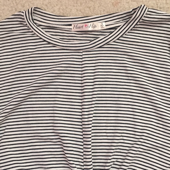 *4/$24* F21Striped Knotted Front Tee - Picture 4 of 4